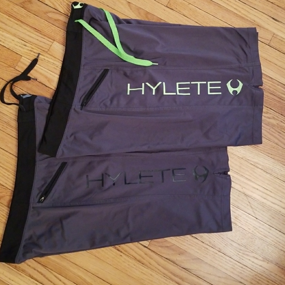 2 Pairs of Vertex II Shorts Large/ Regular Medium